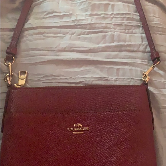 Red Coach Crossbody Messanger Bag - Picture 2 of 6